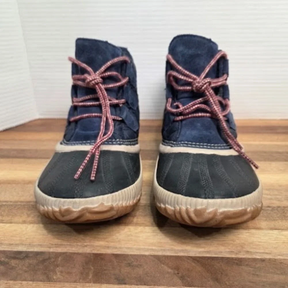 Sorel‎ Out N About Plus Women 9.5 Navy Blue Quilted Waterproof Duck Boots NL3152
